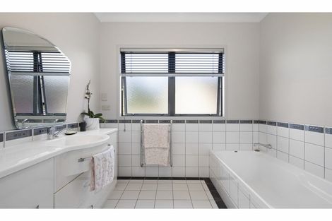 Photo of property in 1 Gleaming Place, Waiuku, 2123