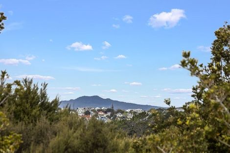 Photo of property in 6 David Beattie Place, Chatswood, Auckland, 0626