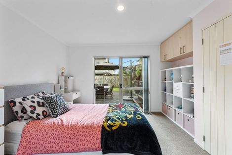 Photo of property in 16 Fernloche Place, Flat Bush, Auckland, 2016