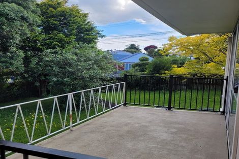 Photo of property in 15 Craigbank Avenue, New Lynn, Auckland, 0600