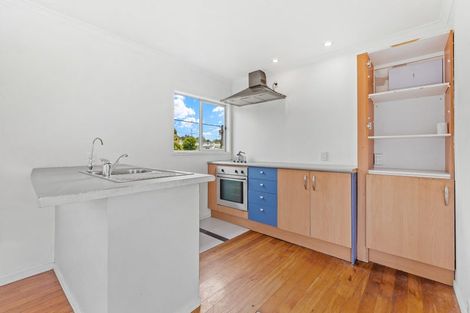 Photo of property in 2a Holiday Road, Stanmore Bay, Whangaparaoa, 0932