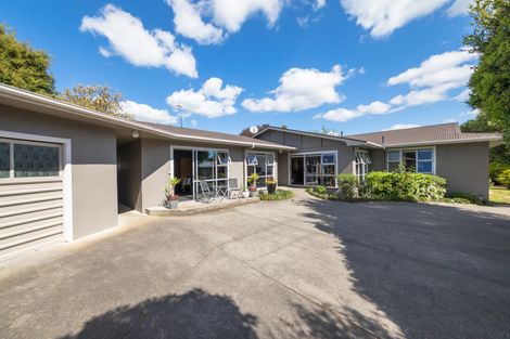 Photo of property in 11 Dorset Crescent, Hokowhitu, Palmerston North, 4410