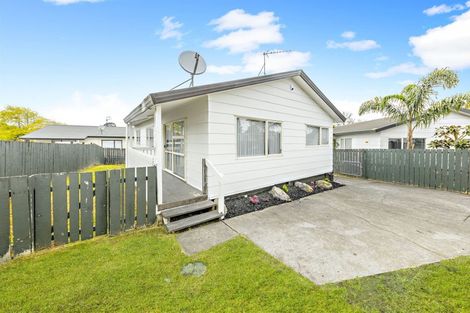 Photo of property in 2/7 Barneys Farm Road, Clendon Park, Auckland, 2103
