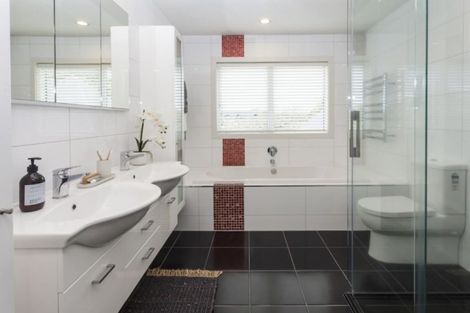 Photo of property in 33 Lakewood Drive, Burwood, Christchurch, 8083