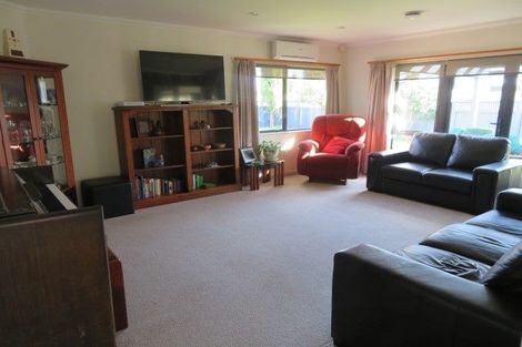 Photo of property in 12 Mana Place, Awapuni, Palmerston North, 4412