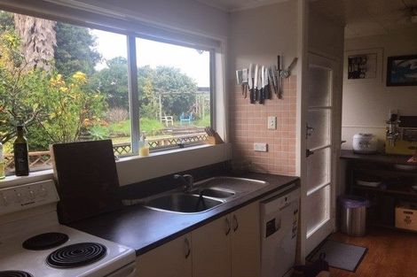 Photo of property in 33b Beach Road, Te Atatu Peninsula, Auckland, 0610