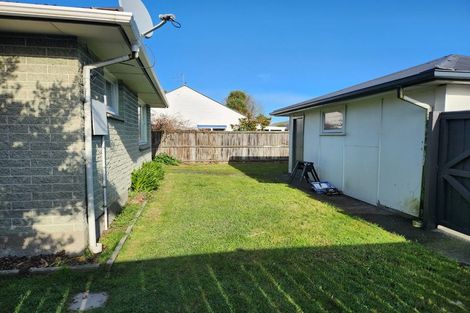 Photo of property in 2/105 Memorial Avenue, Burnside, Christchurch, 8053