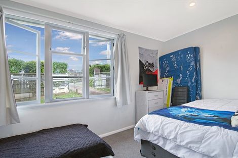 Photo of property in 30 Norcross Avenue, Henderson, Auckland, 0612