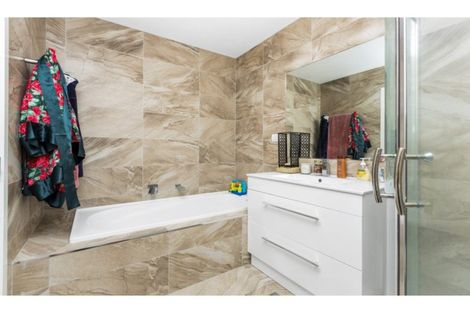 Photo of property in 1/11 Crosher Place, Silverdale, Hamilton, 3216