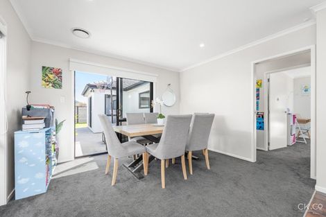 Photo of property in 38 Te Kaeaea Crescent, Wallaceville, Upper Hutt, 5018