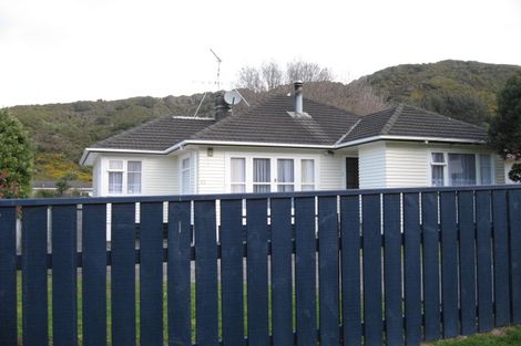 Photo of property in 43 Lees Grove, Wainuiomata, Lower Hutt, 5014