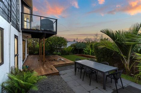 Photo of property in 2/55a Woodlands Crescent, Browns Bay, Auckland, 0630