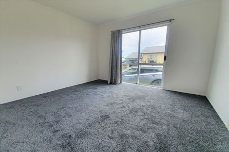 Photo of property in 2/43 Solveig Place, Randwick Park, Auckland, 2105