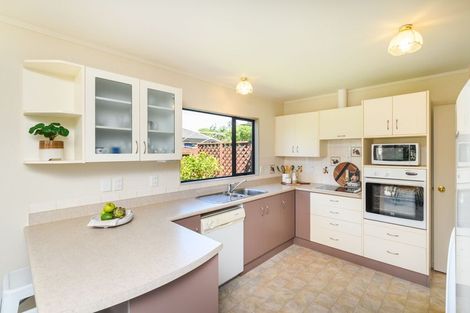 Photo of property in 1 Logan Place, Kelvin Grove, Palmerston North, 4414