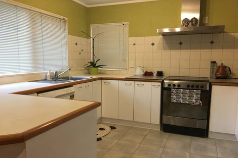 Photo of property in 18 Mercury Lane, Windsor Park, Auckland, 0632