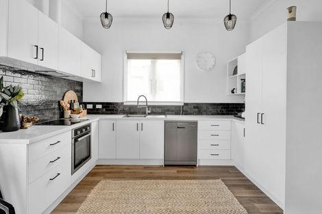 Photo of property in 61 Lemon Street, New Plymouth, 4310