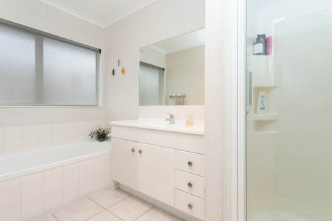 Photo of property in 23 Highfields Terrace, Henderson, Auckland, 0612