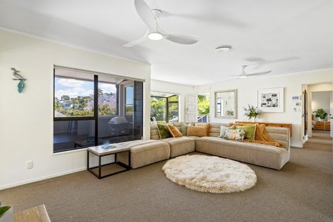 Photo of property in 8 Poaka Place, Beach Haven, Auckland, 0626