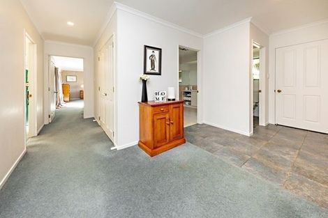 Photo of property in 22 Stewart Gibson Place, Manurewa, Auckland, 2105
