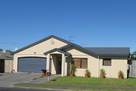 Photo of property in 35 Harbour View Road, Te Atatu Peninsula, Auckland, 0610