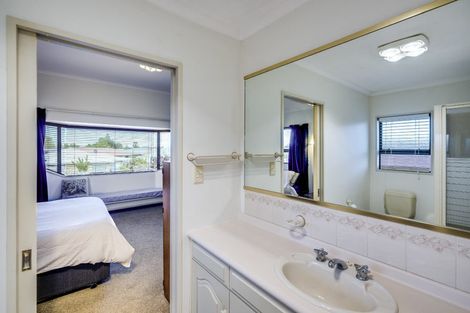 Photo of property in 10 Knightsbridge Place, Taradale, Napier, 4112