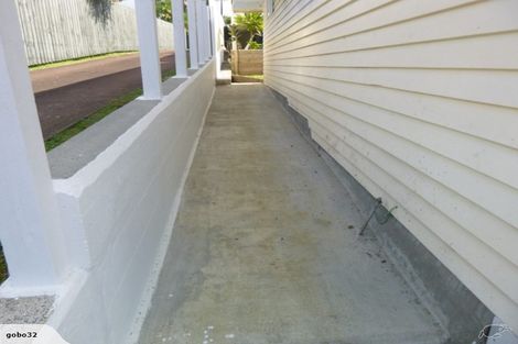 Photo of property in 32 Te Atatu Road, Te Atatu South, Auckland, 0610