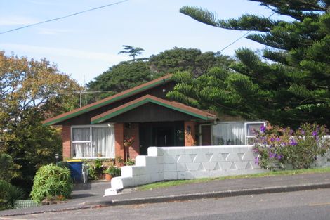 Photo of property in 266 Titirangi Road, Titirangi, Auckland, 0604