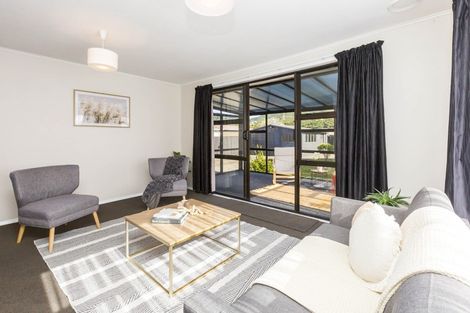 Photo of property in 18 Mary Crescent, Elderslea, Upper Hutt, 5018