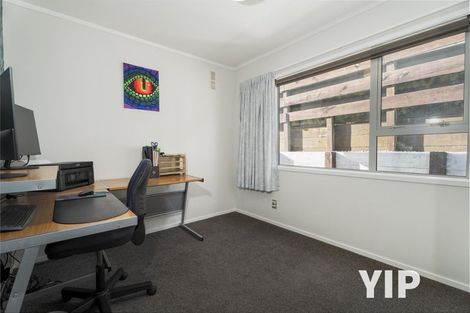 Photo of property in 8 Gow Street, Newlands, Wellington, 6037