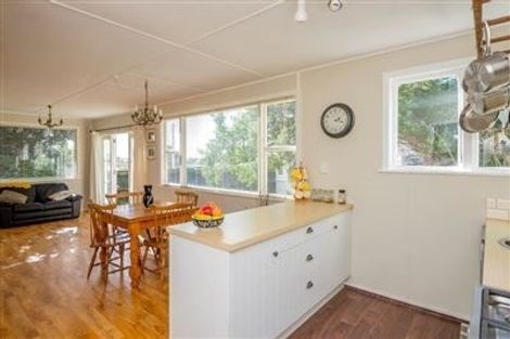 Photo of property in 6 Kaitawa Street, Waikanae Beach, Waikanae, 5036