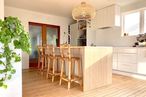 Photo of property in 9 Blue Way, Glendene, Auckland, 0602