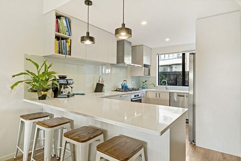 Photo of property in 15 Moki Place, Long Bay, Auckland, 0630