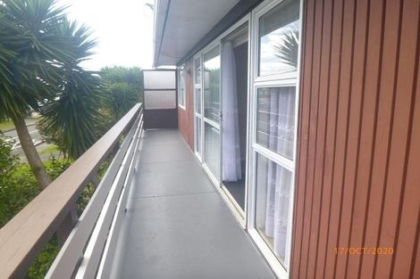 Photo of property in 2/1b Divich Avenue, Te Atatu South, Auckland, 0610