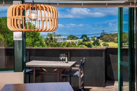 Photo of property in 6 Gannet Point, Rothesay Bay, Auckland, 0630