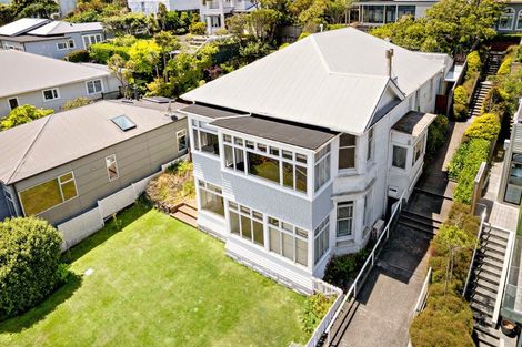 Photo of property in 49 The Crescent, Roseneath, Wellington, 6011
