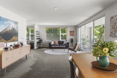 Photo of property in 41 Old Lake Road, Narrow Neck, Auckland, 0624