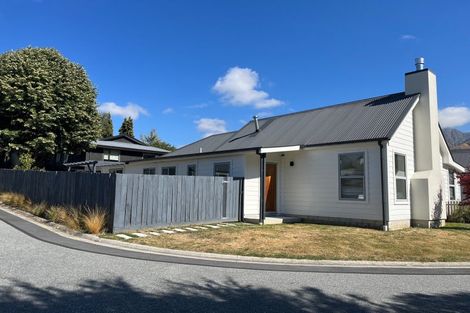 Photo of property in 1 Fletcher Way, Arrowtown, 9302