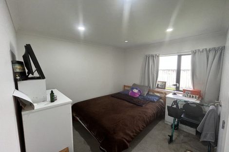 Photo of property in 18a Te Atatu Road, Te Atatu South, Auckland, 0610