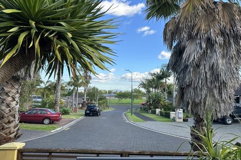 Photo of property in 8 Canonbie Place, East Tamaki Heights, Auckland, 2016