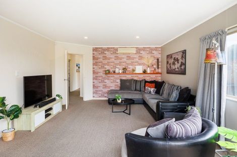 Photo of property in 19 Rothesay Place, Highbury, Palmerston North, 4412