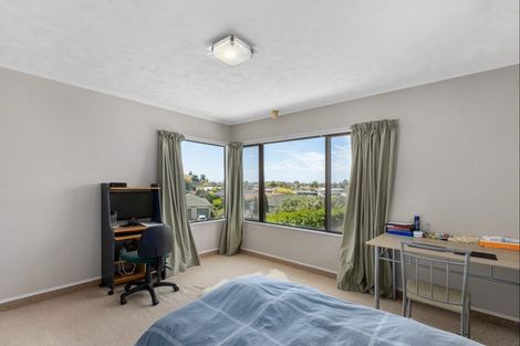 Photo of property in 16 Kokako Place, Taradale, Napier, 4112