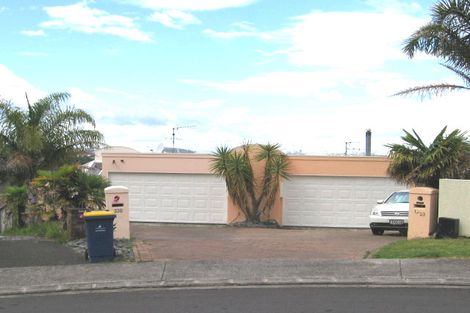 Photo of property in 1/23 Bernleigh Terrace, West Harbour, Auckland, 0618