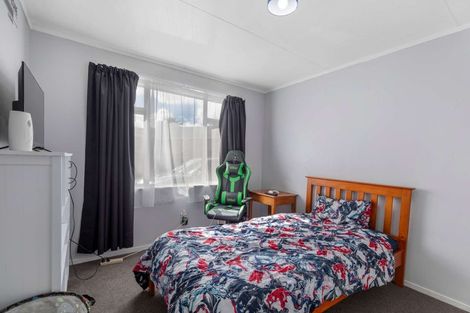 Photo of property in 6 Hobbs Place, Westbrook, Palmerston North, 4412