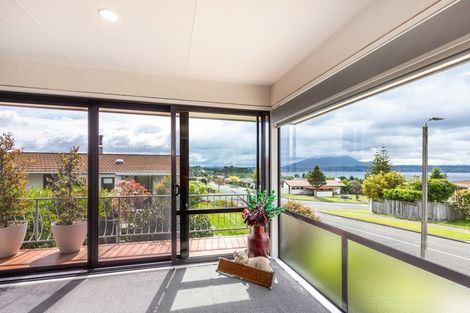 Photo of property in 4 Shera Street, Acacia Bay, Taupo, 3330