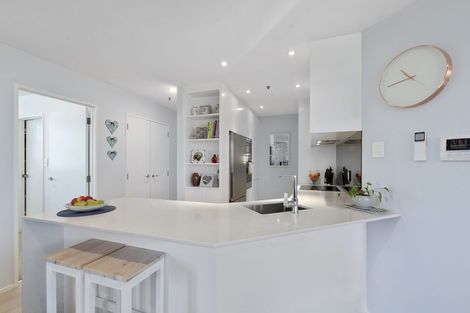 Photo of property in 2d/171 Hurstmere Road, Takapuna, Auckland, 0622