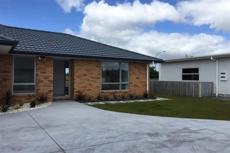 Photo of property in 92 Barbados Way, One Tree Point, 0118