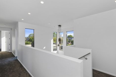 Photo of property in 21 Aikmans Road, Merivale, Christchurch, 8014