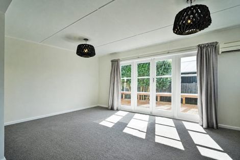 Photo of property in 28 Pitt Street, Clive, 4102