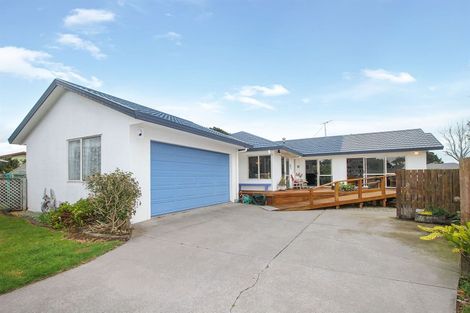 Photo of property in 14 Millen Place, Clarks Beach, 2122