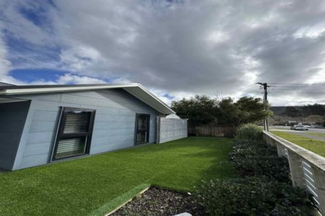 Photo of property in 19a Faulke Avenue, Wainuiomata, Lower Hutt, 5014